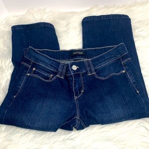 White House Black Market Noir Capri